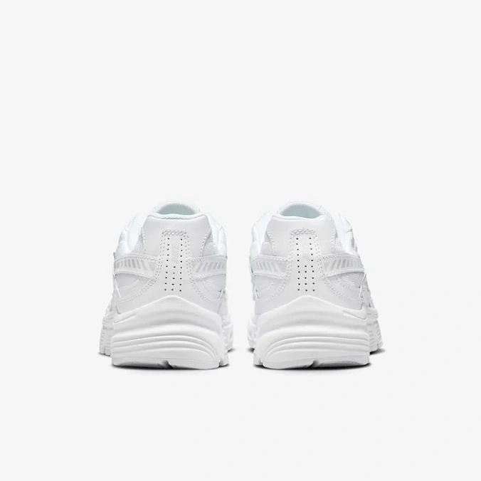 Кроссовки женские Nike Initiator White/Photon Dust/Metallic Silver